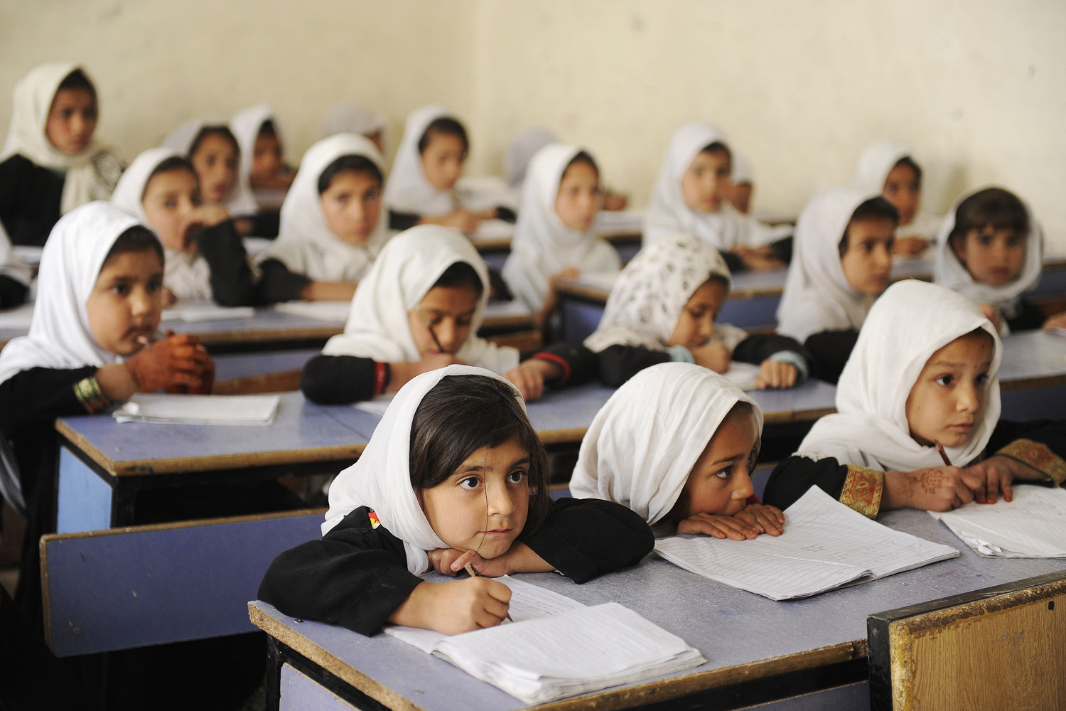 طالبان وعده بازگشایی مدارس دخترانه را داد