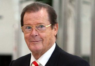 ۲۳ مهرماه زادروز ۸۹ سالگی Roger Moore مسن‌ترین جیمز باند سینما .