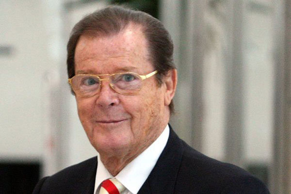 ۲۳ مهرماه زادروز ۸۹ سالگی Roger Moore مسن‌ترین جیمز باند سینما .