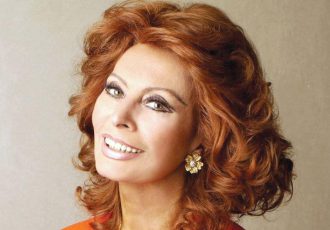 ۳۰ شهریور ماه، زادروز سوفیا لورن (به ایتالیایی: Sophia Loren) با نام اصلی سوفیا ویلانی شیکولونه بازیگر ایتالیایی برندهٔ جایزه اسکار و ستارهٔ سال‌های طلایی سینمای ایتالیا و هالیوود
