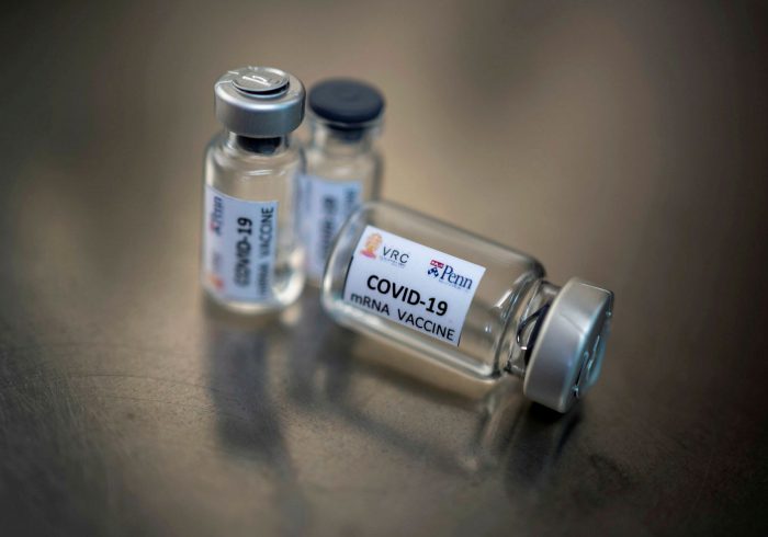هشدار وزارت بهداشت: واکسن‌های کرونا در ناصرخسرو تقلبی است