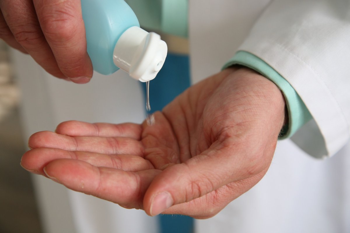 آیا محلول‌های ضدعفونی کننده دست منجر به آنفلوآنزای معده می‌شوند؟