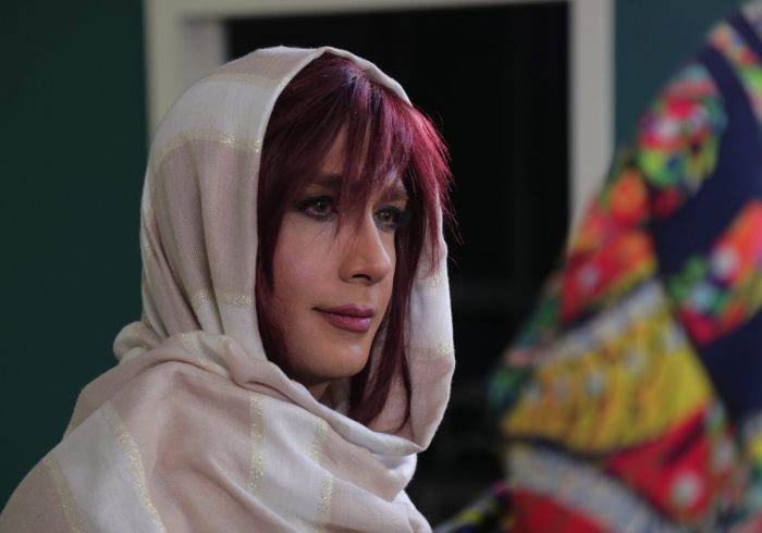 نقش‌آفرینی حسین مهری در نقشی با چهره و لباس زنانه در فیلم «مزون‌کار»