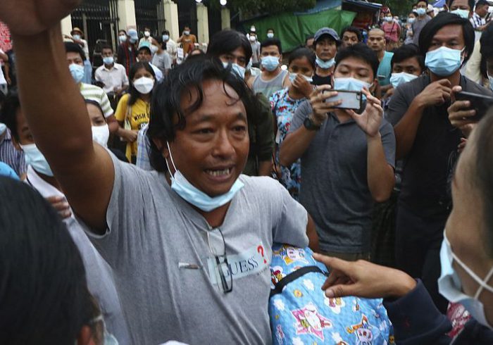 ارتش میانمار هزاران زندانی را آزاد کرد